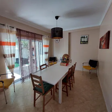 A Family House In Santa Cruz, Torres Vedras *