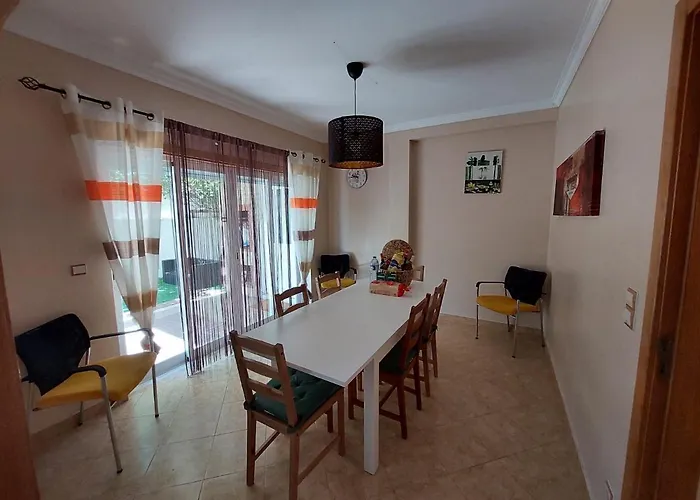 A Family House In Santa Cruz, Torres Vedras *